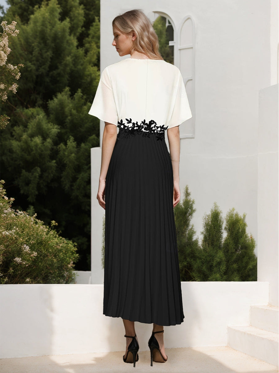 A-Line/Princess Vintage V-Neck Pleated Mother of the Bride Dresses with Appliques