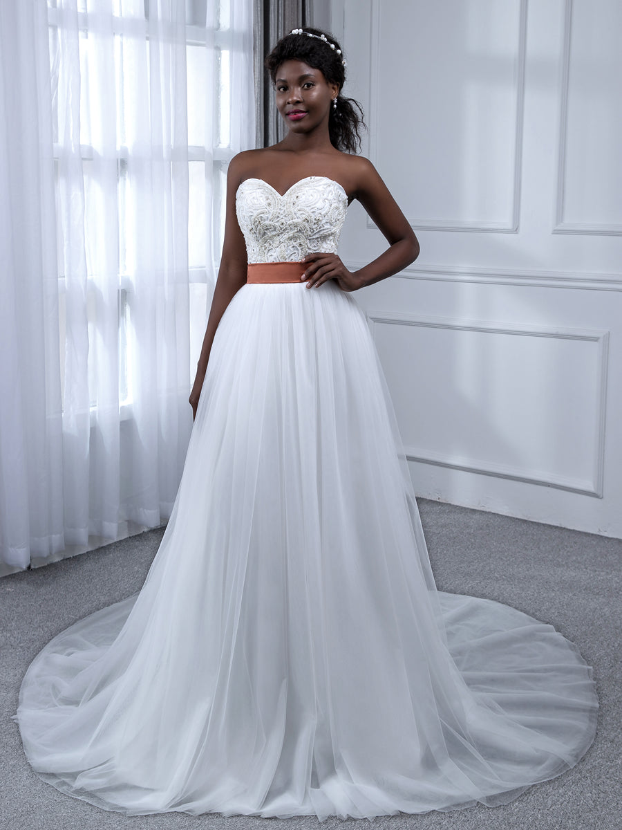 Sweetheart Wedding Dresses Chic Women's Ball Gown Sleeveless Tulle Floor-Length Appliques Bridal Ball Gowns with Sash & Beading