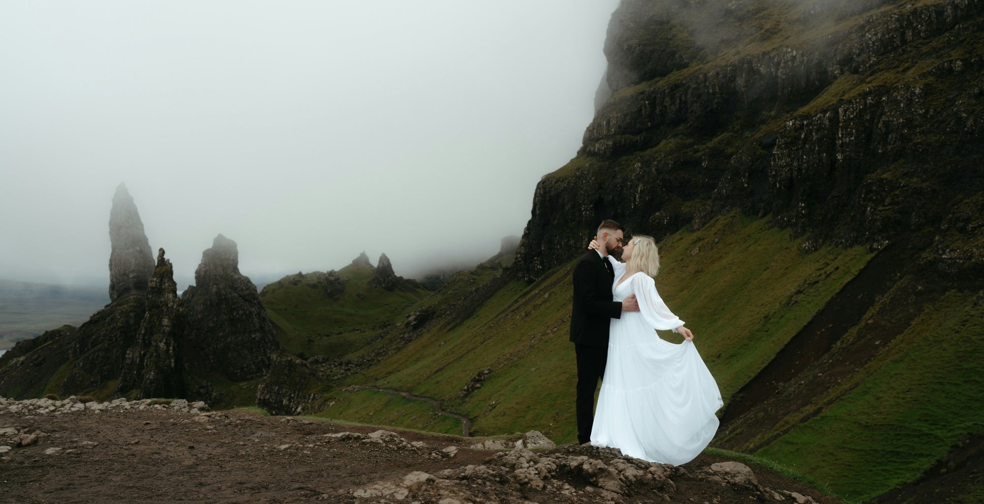 Bridesmaid Dresses for Destination Weddings: Navigating Climate, Culture, and Travel Ease