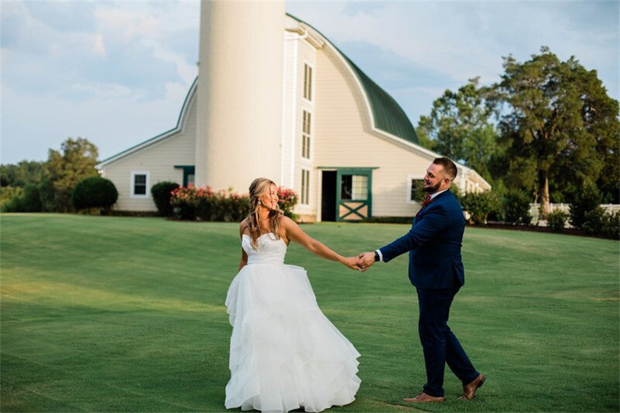 Wedding Theme Colors and Bridesmaid Dress Coordination: Selecting Attire Depending on Theme Hues