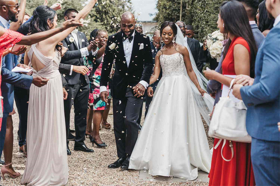 Integrating Traditional and Innovative Fabric Technologies Into Bridesmaid Dress Design