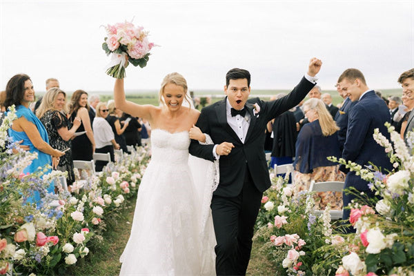 Complementary Color Palettes for Emerald Green Bridesmaid Dresses: Elevating Wedding Elegance