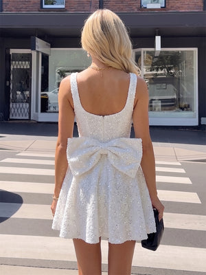 A-Line/Princess Square Neck Sleeveless Short/Mini Homecoming Dresses With Bowknot & Sequins