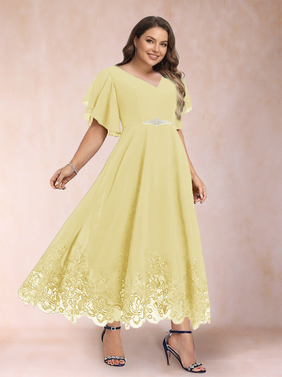 A-Line/Princess V-Neck Half Sleeves Plus Size Mother of the Bride Dresses with Applique
