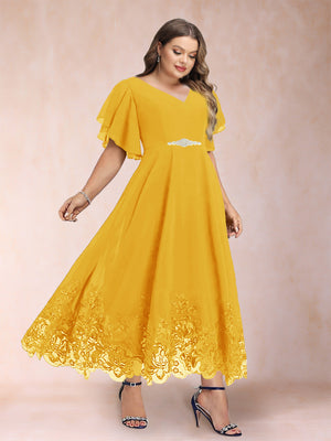A-Line/Princess V-Neck Half Sleeves Plus Size Mother of the Bride Dresses with Applique