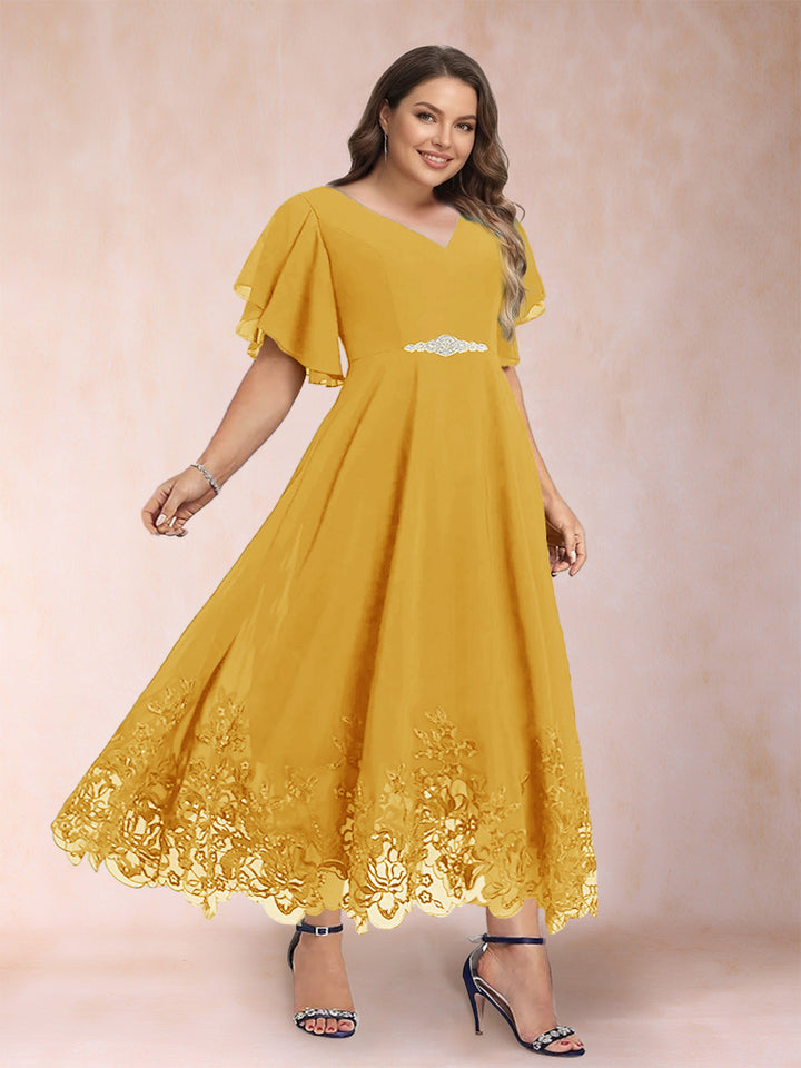 A-Line/Princess V-Neck Half Sleeves Plus Size Mother of the Bride Dresses with Applique