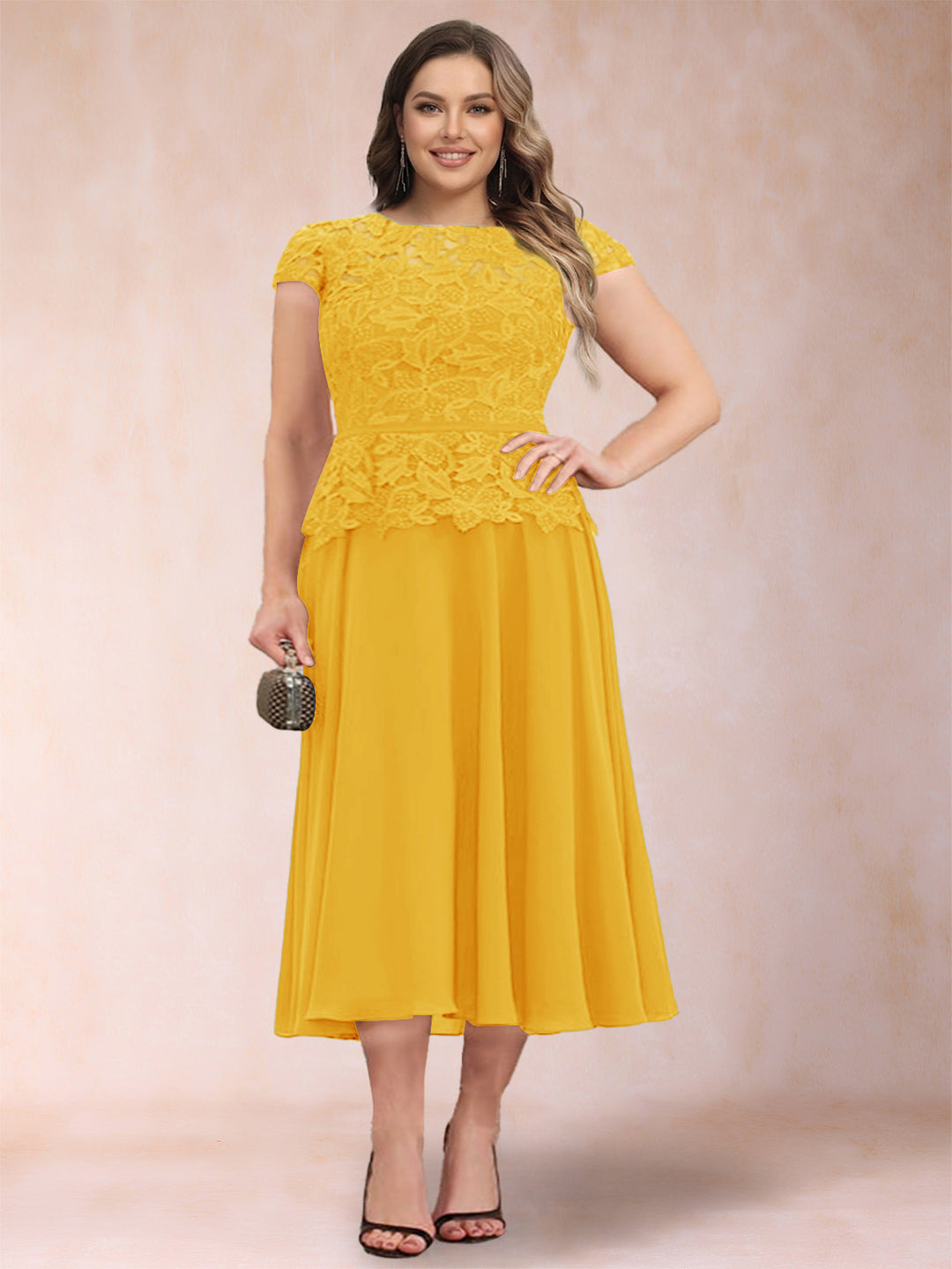 A-Line/Princess Chiffon Scoop Short Sleeves Plus Size Mother of the Bride Dresses with Applique