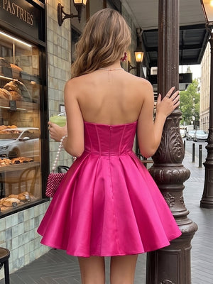 A-Line/Princess Sweetheart Strapless Short/Mini Homecoming Dresses with Beading