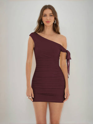Sheath/Column Off-the-Shoulder Ruched Short Homecoming Dresses with Ribbon
