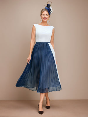 A-Line/Princess Scoop Neck Sleeveless Tea-Length Pleated Mother of the Bride Dresses
