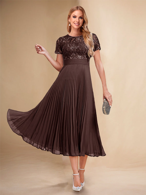A-Line/Princess Scoop Short Sleeves Pleated Mother of the Bride Dresses with Appliques