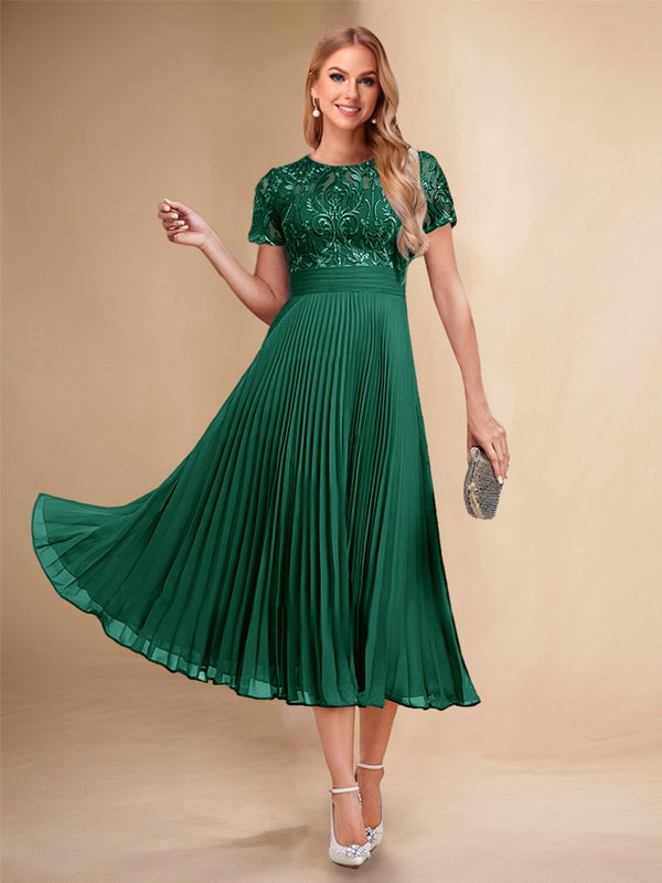 A-Line/Princess Scoop Short Sleeves Pleated Mother of the Bride Dresses with Appliques