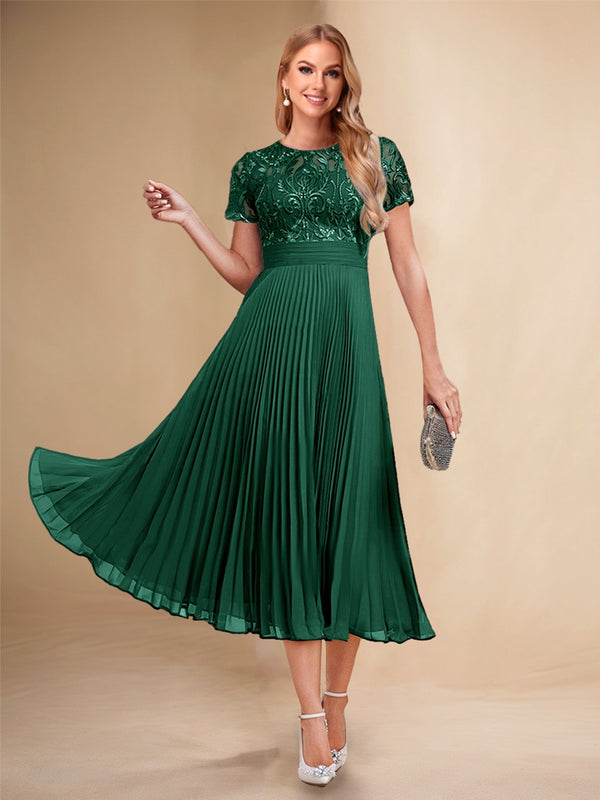 A-Line/Princess Scoop Short Sleeves Pleated Mother of the Bride Dresses with Appliques