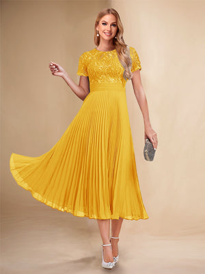 A-Line/Princess Scoop Short Sleeves Pleated Mother of the Bride Dresses with Appliques