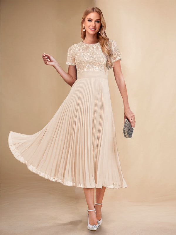 A-Line/Princess Scoop Short Sleeves Pleated Mother of the Bride Dresses with Appliques