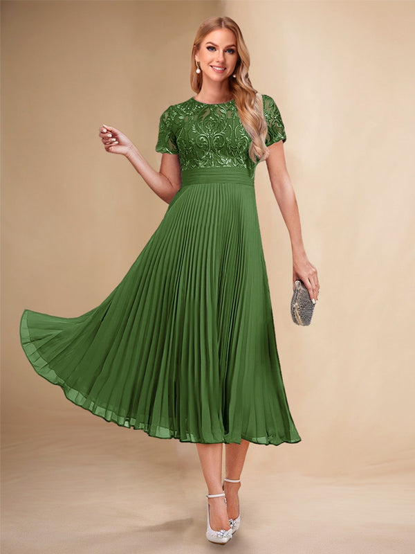 A-Line/Princess Scoop Short Sleeves Pleated Mother of the Bride Dresses with Appliques