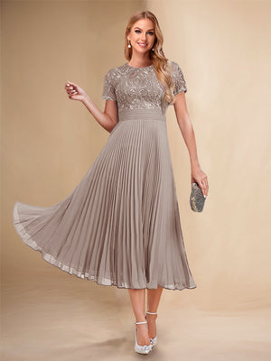 A-Line/Princess Scoop Short Sleeves Pleated Mother of the Bride Dresses with Appliques