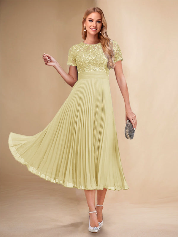 A-Line/Princess Scoop Short Sleeves Pleated Mother of the Bride Dresses with Appliques