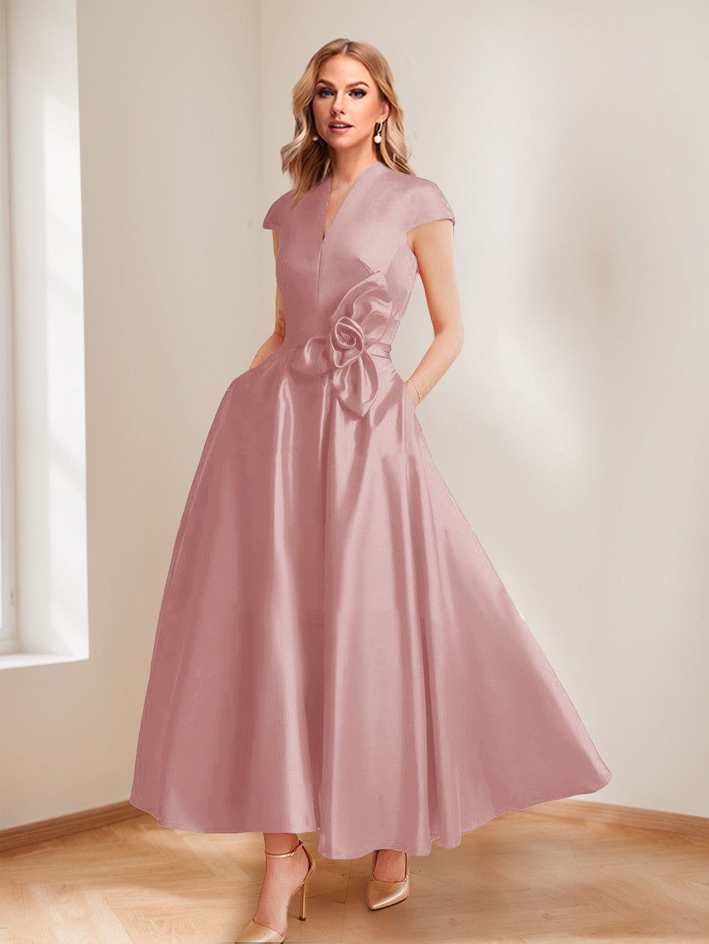 A-Line/Princess V-Neck Short Sleeves Mother of the Bride Dresses with Pockets &amp; Flower