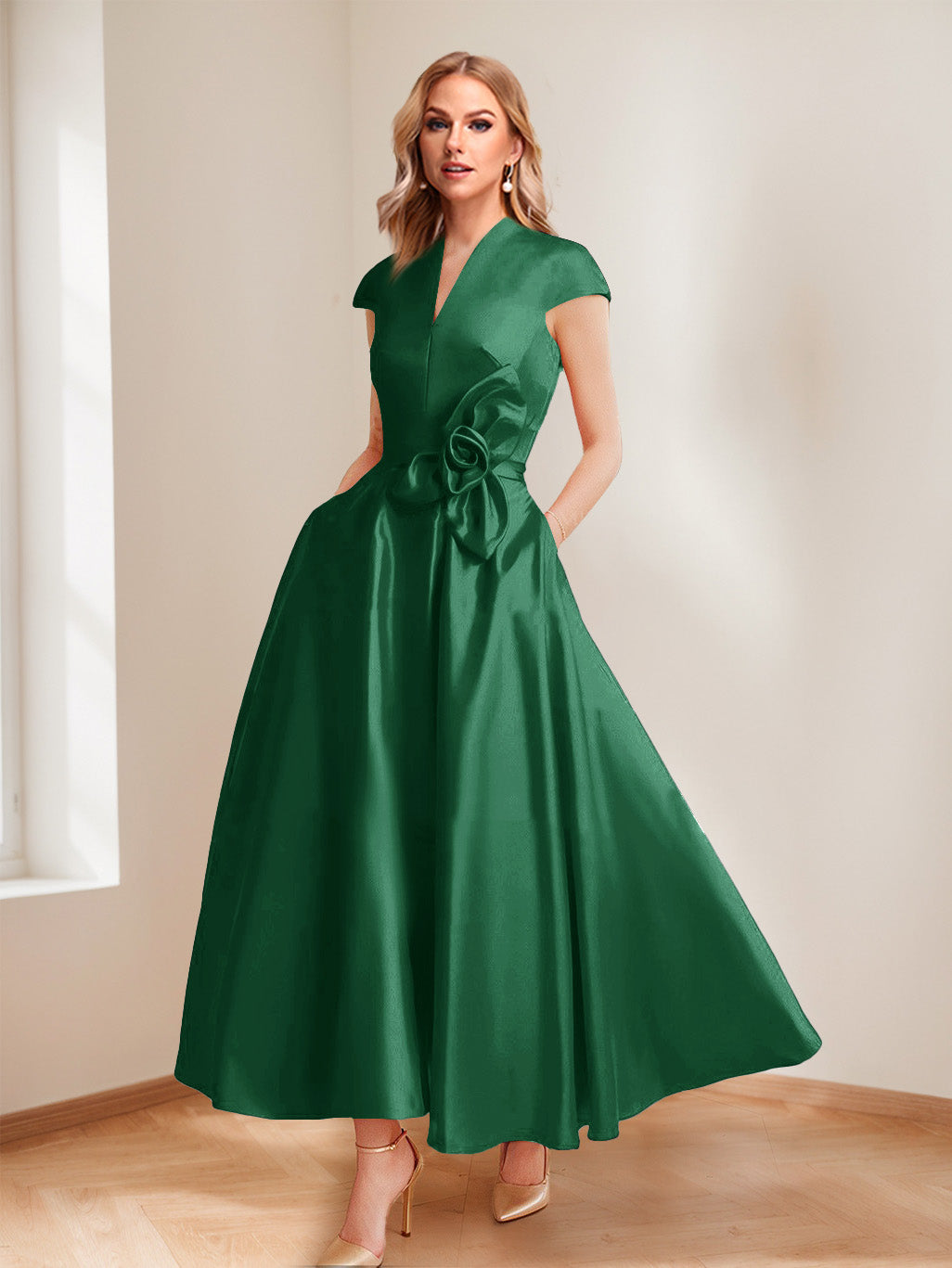 A-Line/Princess V-Neck Short Sleeves Mother of the Bride Dresses with Pockets &amp; Flower