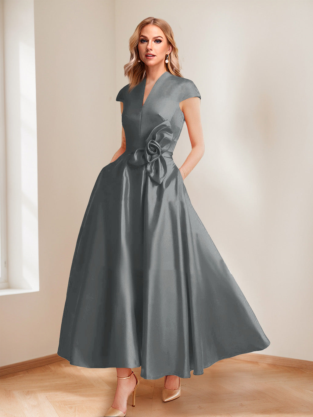 A-Line/Princess V-Neck Short Sleeves Mother of the Bride Dresses with Pockets &amp; Flower