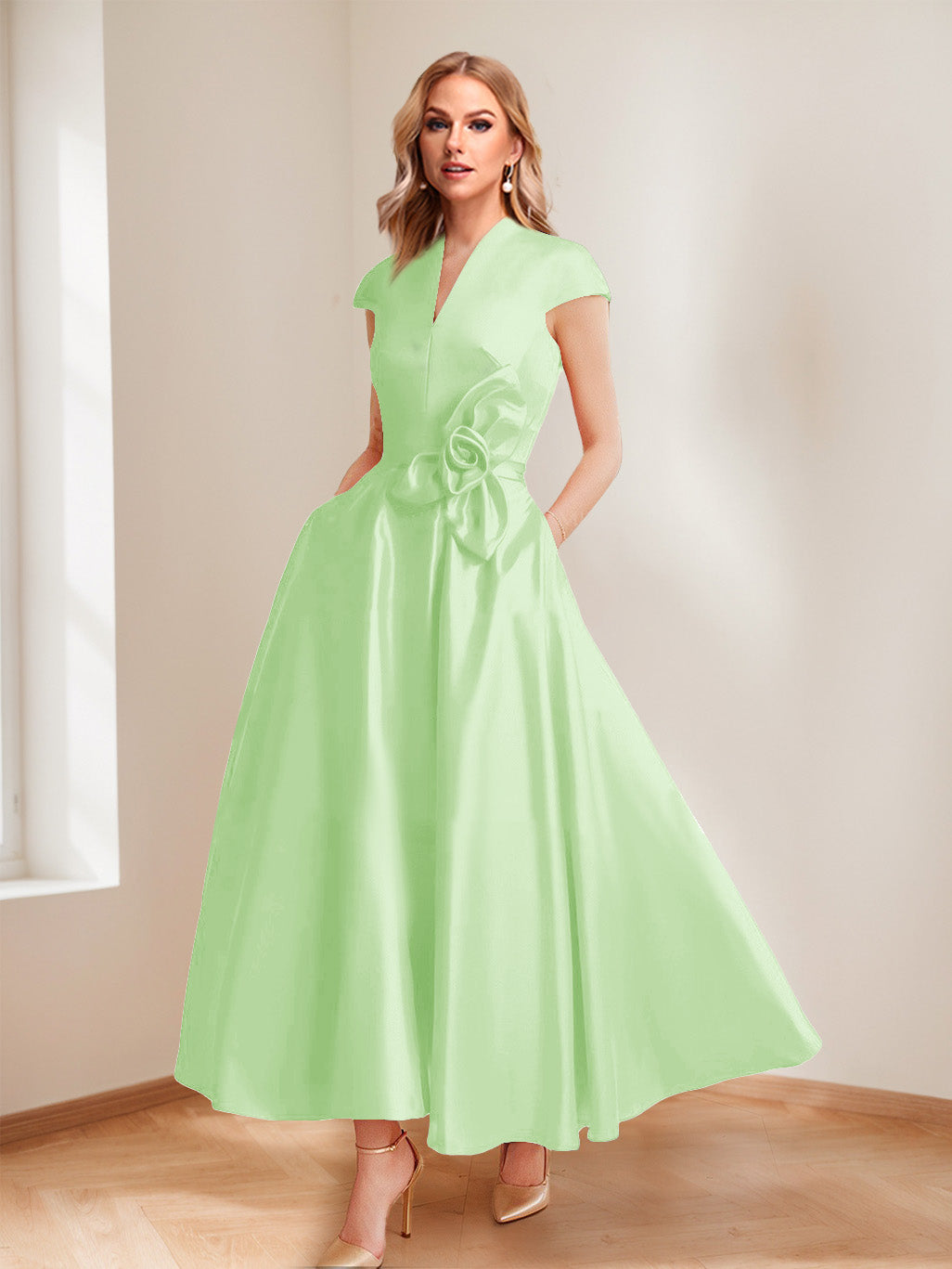 A-Line/Princess V-Neck Short Sleeves Mother of the Bride Dresses with Pockets &amp; Flower