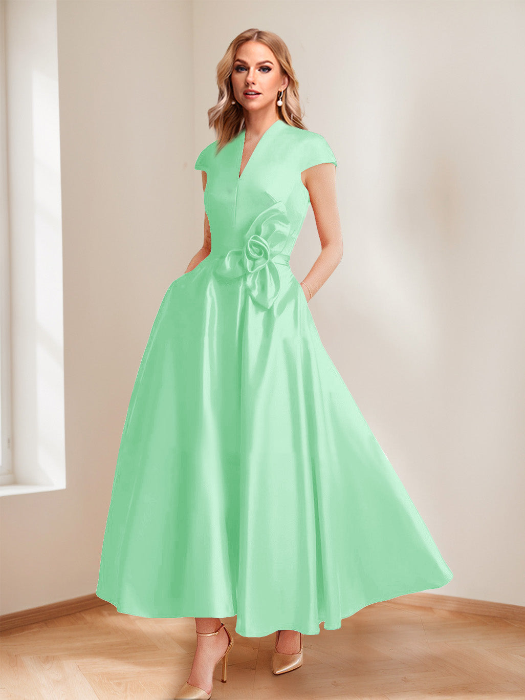 A-Line/Princess V-Neck Short Sleeves Mother of the Bride Dresses with Pockets &amp; Flower