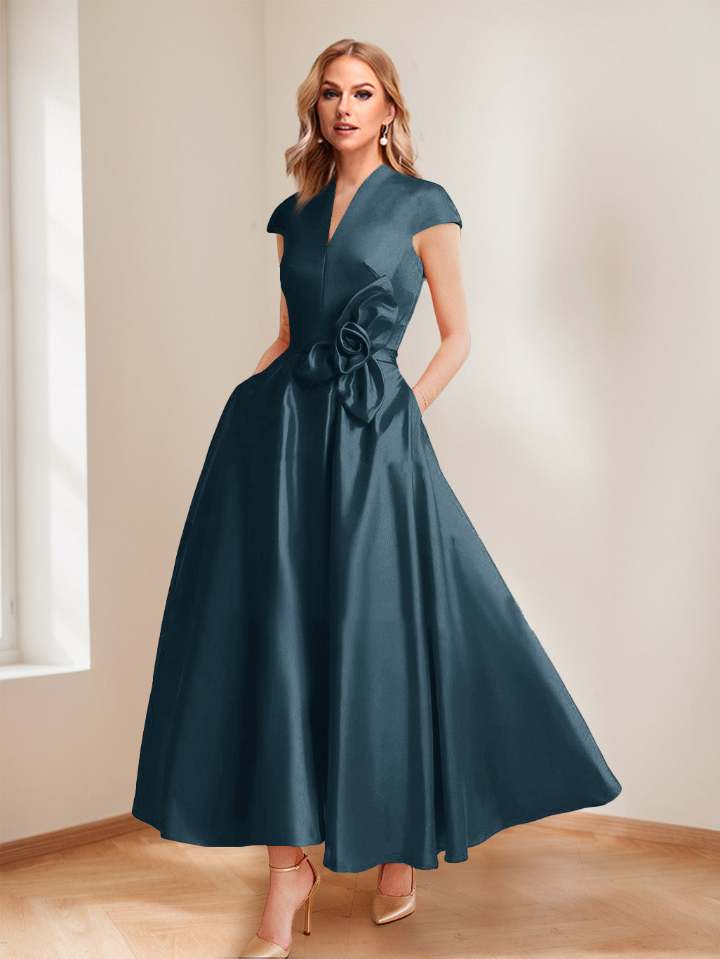 A-Line/Princess V-Neck Short Sleeves Mother of the Bride Dresses with Pockets &amp; Flower