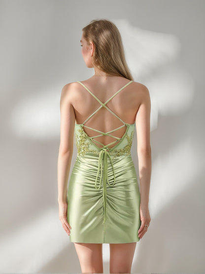 Sheath/Column Spaghetti Straps Sleeveless Ruched Mini Homecoming Dresses With Appliques