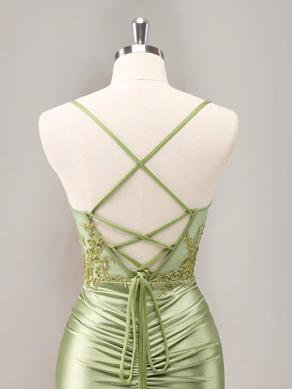 Sheath/Column Spaghetti Straps Sleeveless Ruched Mini Homecoming Dresses With Appliques