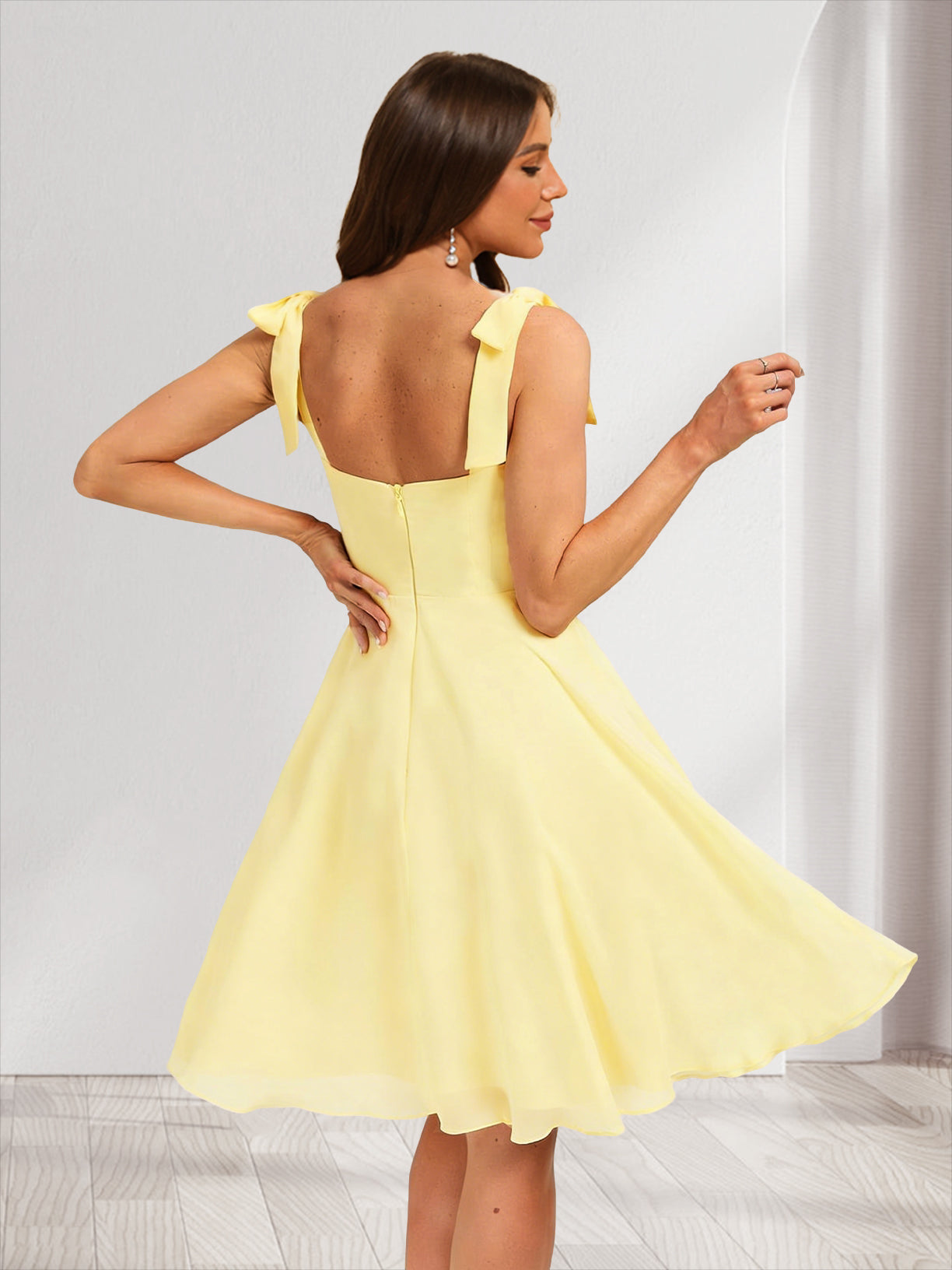 A-Line/Princess V-Neck Knee-Length Bridesmaid Dresses with Bow