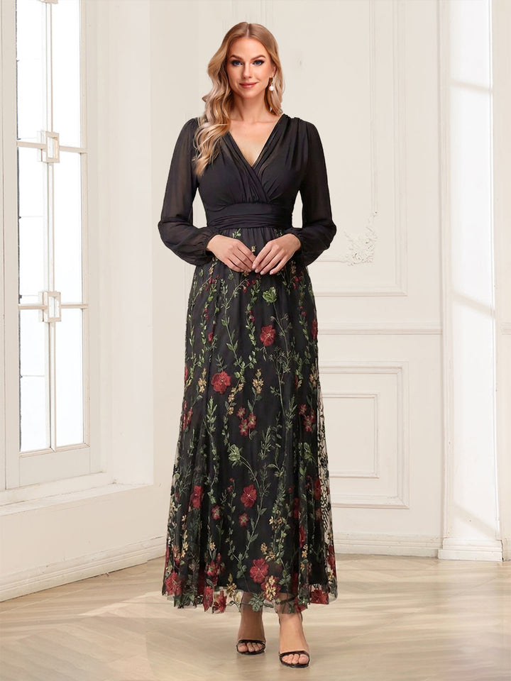A-Line/Princess V-Neck Long Sleeves Mother of the Bride Dresses With Embroidery Floral