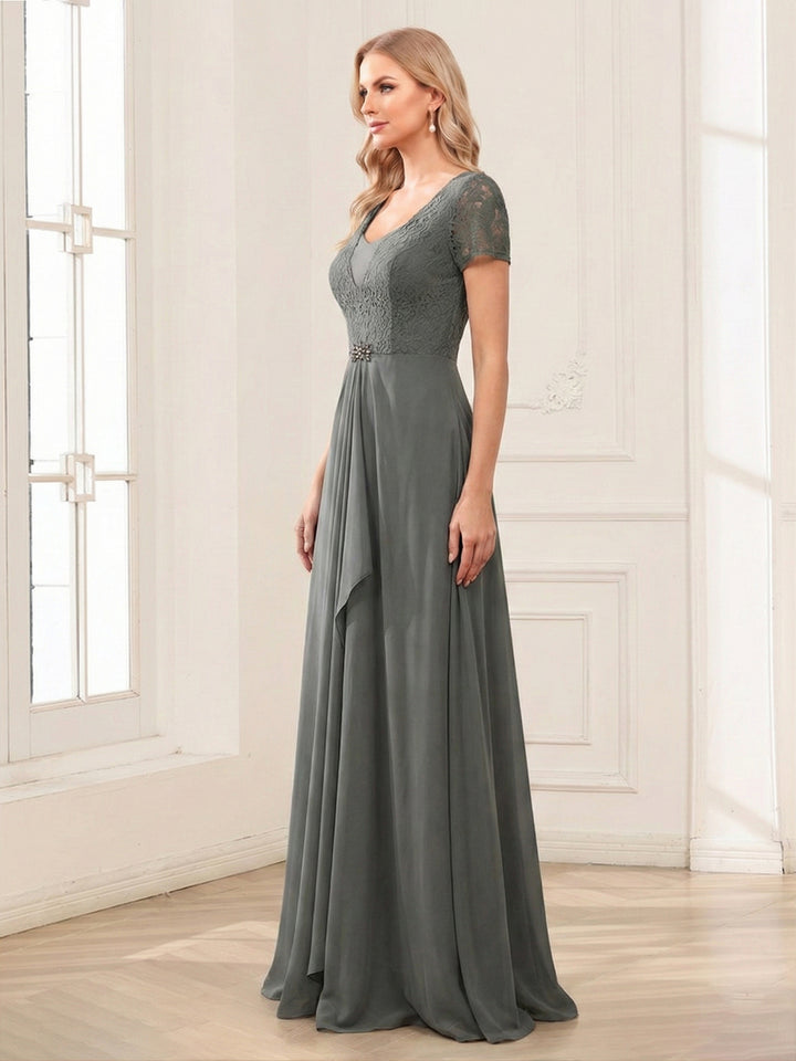 A-Line/Princess Scoop Short Sleeves Floor-Length Mother of the Bride Dresses with Lace