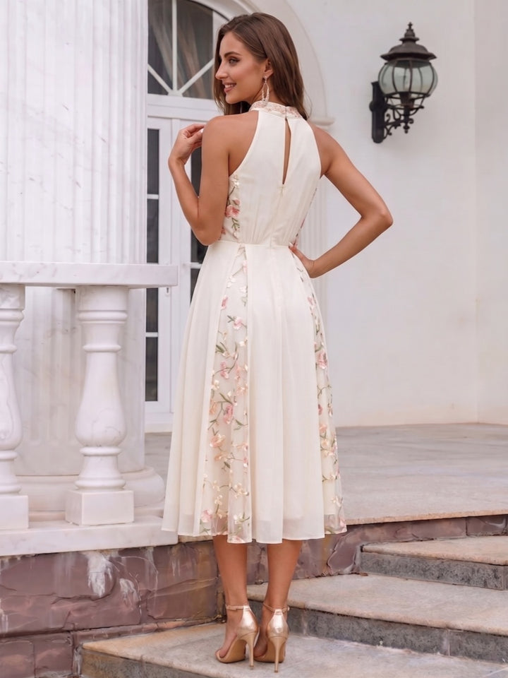 A-Line/Princess Halter Sleeveless Tea-Length Cocktail Dresses With Embroidery &amp; Ruched