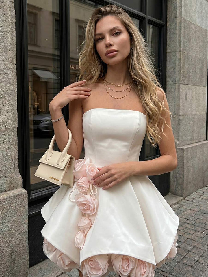 A-Line/Princess Strapless Sleeveless Short/Mini Homecoming Dresses With 3D Floral