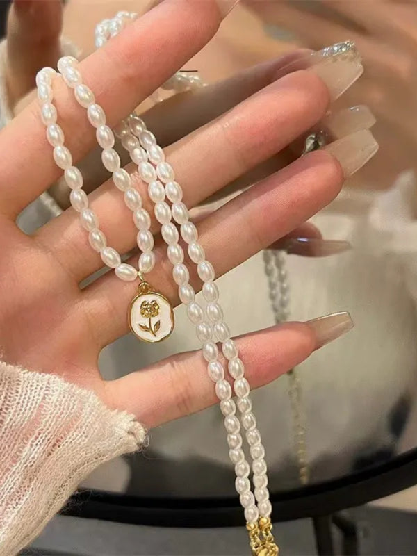 Vintage Minimalist Rose Pendant Pearl Necklace