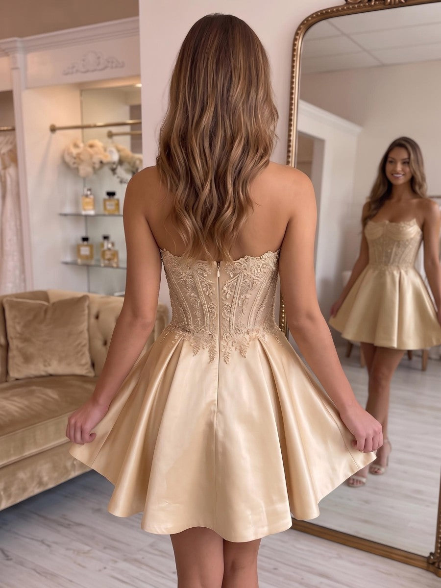 A-Line/Princess Strapless Sleeveless Short/Mini Corset Applique Homecoming Dresses