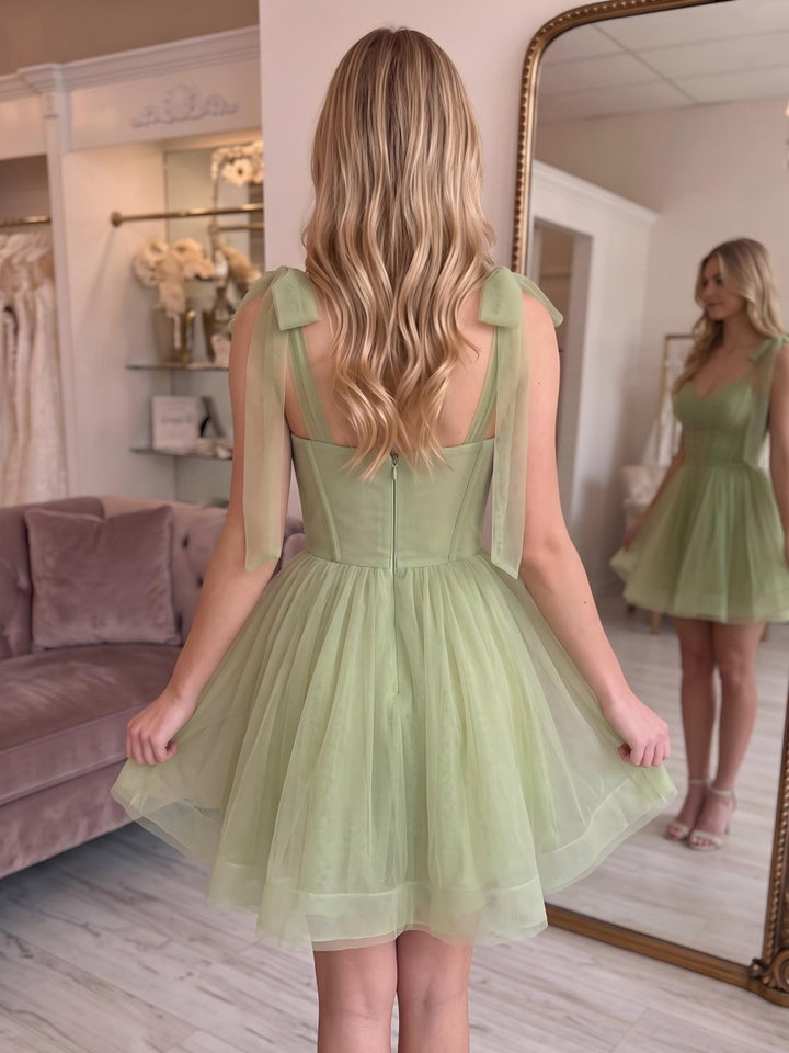 A-Line/Princess Sweetheart Tulle Short/Mini Homecoming Dresses with Bowknot