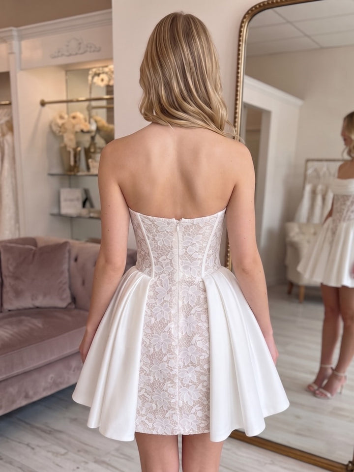 A-Line/Princess Sleeveless Strapless Short/Mini Lace Homecoming Dresses