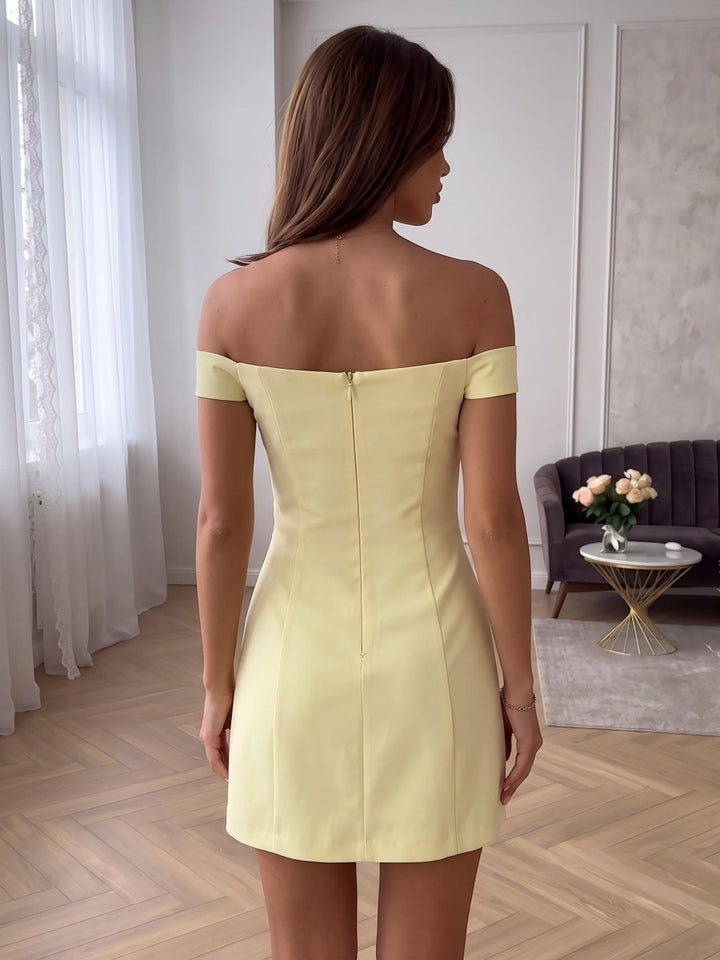 Sheath/Column Off-the-Shoulder Short/Mini Satin Homecoming Dresses with 3D Flowers