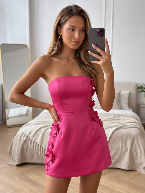 Sheath/Column Strapless Sleeveless Silk Satin Mini Homecoming Dresses with 3D Flower
