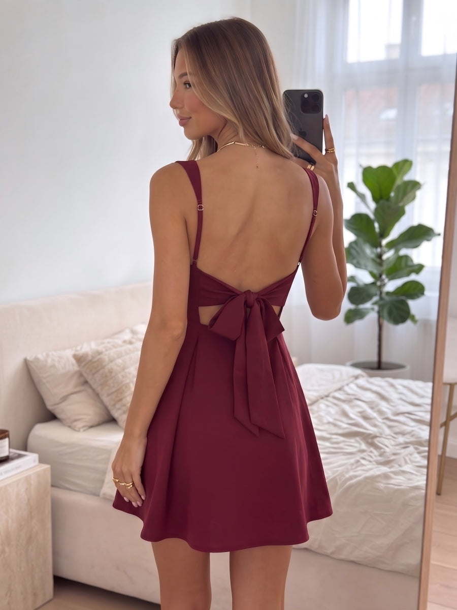 A-Line/Princess Square Neck Sleeveless Satin Mini Homecoming Dresses with Pleats