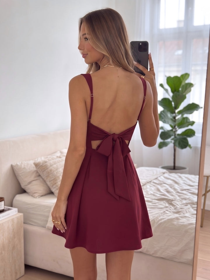 A-Line/Princess Square Neck Sleeveless Satin Mini Homecoming Dresses with Pleats