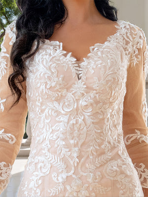 Trumpet/Mermaid V-Neck 3/4 Sleeves Wedding Dresses with Lace Appliques