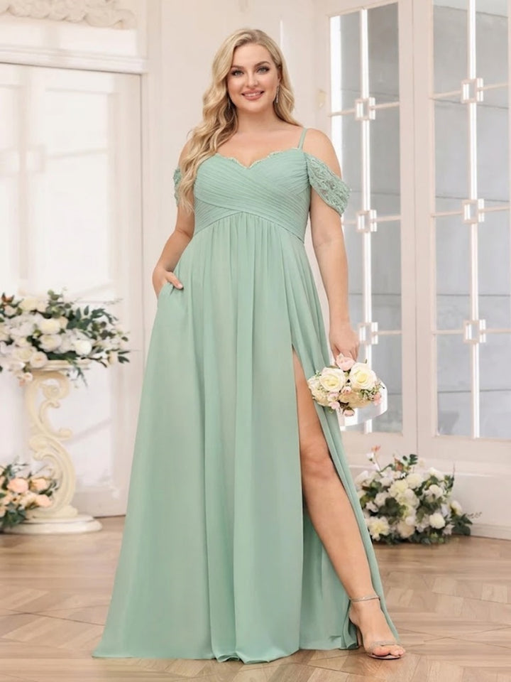 A-Line/Princess Spaghetti Straps Long Plus Size Wedding Party Dresses with Split Side &amp; Pockets