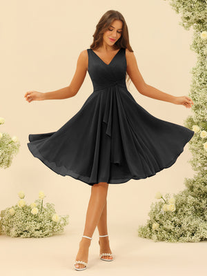 A-Line/Princess Knee-Length V-Neck Bridesmaid Dresses With Ruffles