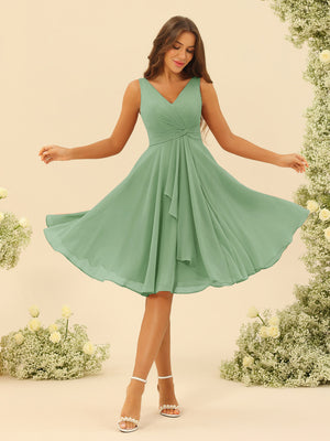 A-Line/Princess Knee-Length V-Neck Bridesmaid Dresses With Ruffles