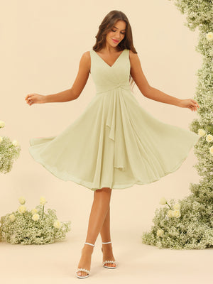 A-Line/Princess Knee-Length V-Neck Bridesmaid Dresses With Ruffles