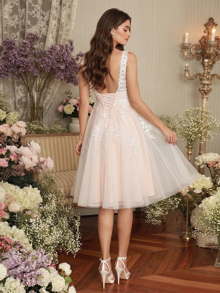 A-Line/Princess V-Neck Sleeveless Knee-Length Maternity Wedding Dresses With Applique &amp; Lace