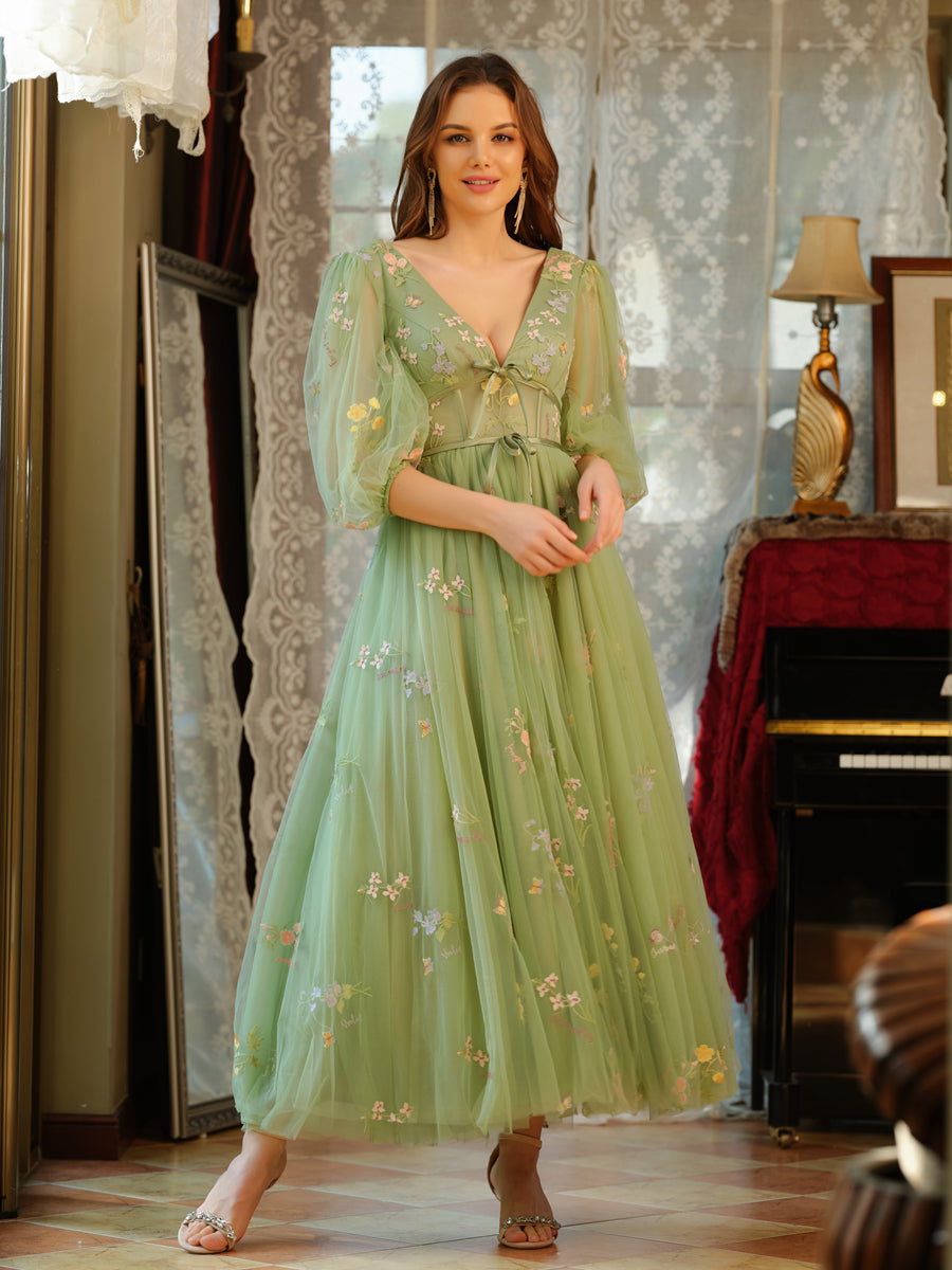 A-Line/Princess V-Neck Tulle Prom Dresses with Bowknot &amp; Embroidery